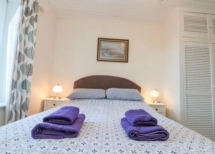 Airy Hill Old * Whitby